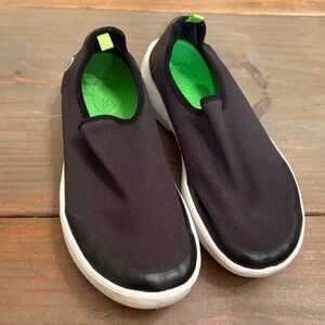 Oofos Oomg Eezee Black and White Sneakers